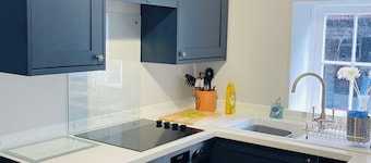 Cosy cottage in the heart of Llandeilo. Perfect for a quick and convenient stay.