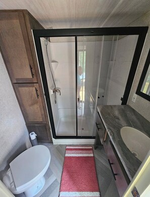 Bathroom - The Ultimate 3br RV secluded Basecamp! (Royal)