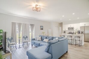 Smart TV - Port Charlotte Getaway 4BR • Sleeps 8 • BBQ • Near Englewood Beach (Port Charlotte)