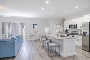 Coffee/tea maker, fridge, microwave, oven - Port Charlotte Getaway 4BR • Sleeps 8 • BBQ • Near Englewood Beach (Port Charlotte)