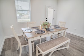 Dining - Port Charlotte Getaway 4BR • Sleeps 8 • BBQ • Near Englewood Beach (Port Charlotte)