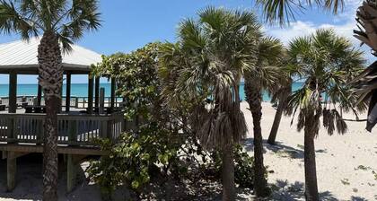Port Charlotte Getaway 4BR • Sleeps 8 • BBQ • Near Englewood Beach