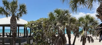 Port Charlotte Getaway 4BR • Sleeps 8 • BBQ • Near Englewood Beach