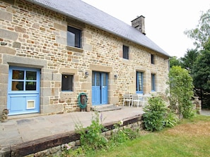 Exterior - Historic house, parking, pets welcome (MONTBRAY)