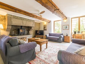 TV - Historic house, parking, pets welcome (MONTBRAY)