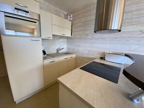 Private kitchen - T1 Apartment, sea view - 2 guests (Arcachon)