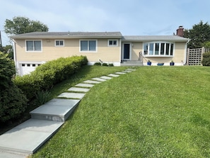 Exterior - 3BR Renovated beach house in Montauk minutes from ocean & Downs golf/pool/tennis (Montauk)