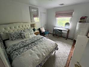Iron/ironing board, WiFi, bed sheets - 3BR Renovated beach house in Montauk minutes from ocean & Downs golf/pool/tennis (Montauk)