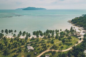 An aerial view of a coastal area with palm trees, a beach, and a small island in the distance. - Welcoming 2-bedroom bungalow with AC in beautiful Koh Samui (Koh Samui)