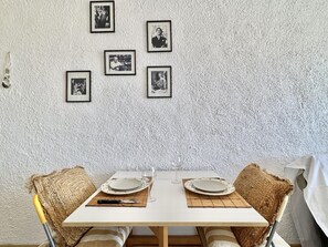 Dining - Apartment, sea view - 4 guests (Roses)