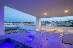 Outdoor dining - Spacious 6-bedroom house with AC in wonderful Son Serra de Marina (Son Serra de Marina)