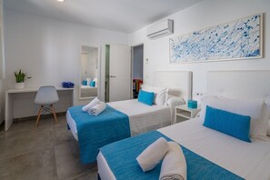 Room - Spacious 6-bedroom house with AC in wonderful Son Serra de Marina (Son Serra de Marina)