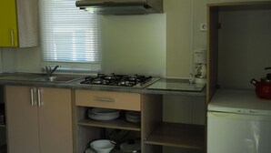 Kaffetrakter/tekoker, kjøleskap og mikrobølgeovn