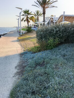 Property grounds - 2-bedroom apartment in superb Oroklini with cool AC.family and pet friendly. (Oroklini)