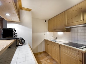 Coffee/tea maker, microwave, stovetop, dishwasher - Charming apartment near slopes - 5 guests (Courchevel)