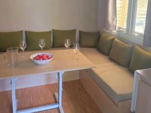 Interior - Practical mobile home, pets welcome - 4 guests (Estaing)