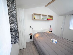 Free WiFi, bed sheets - Mobile home with terrace - 2 guests (Estaing)