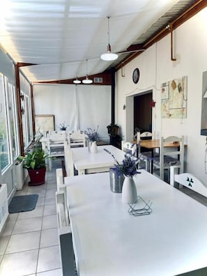 Deluxe Quadruple Room, Patio, Garden View | Dining - Isla Bella (Ushuaia)