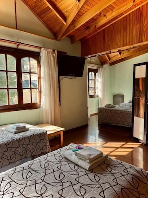 Deluxe Quadruple Room, Patio, Garden View | WiFi (free) - Isla Bella (Ushuaia)