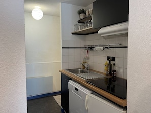 Wasserkocher mit Kaffee-/Teezubehör, Mikrowelle, Toaster