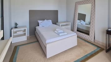Egyptian cotton sheets, premium bedding, pillow-top beds, in-room safe