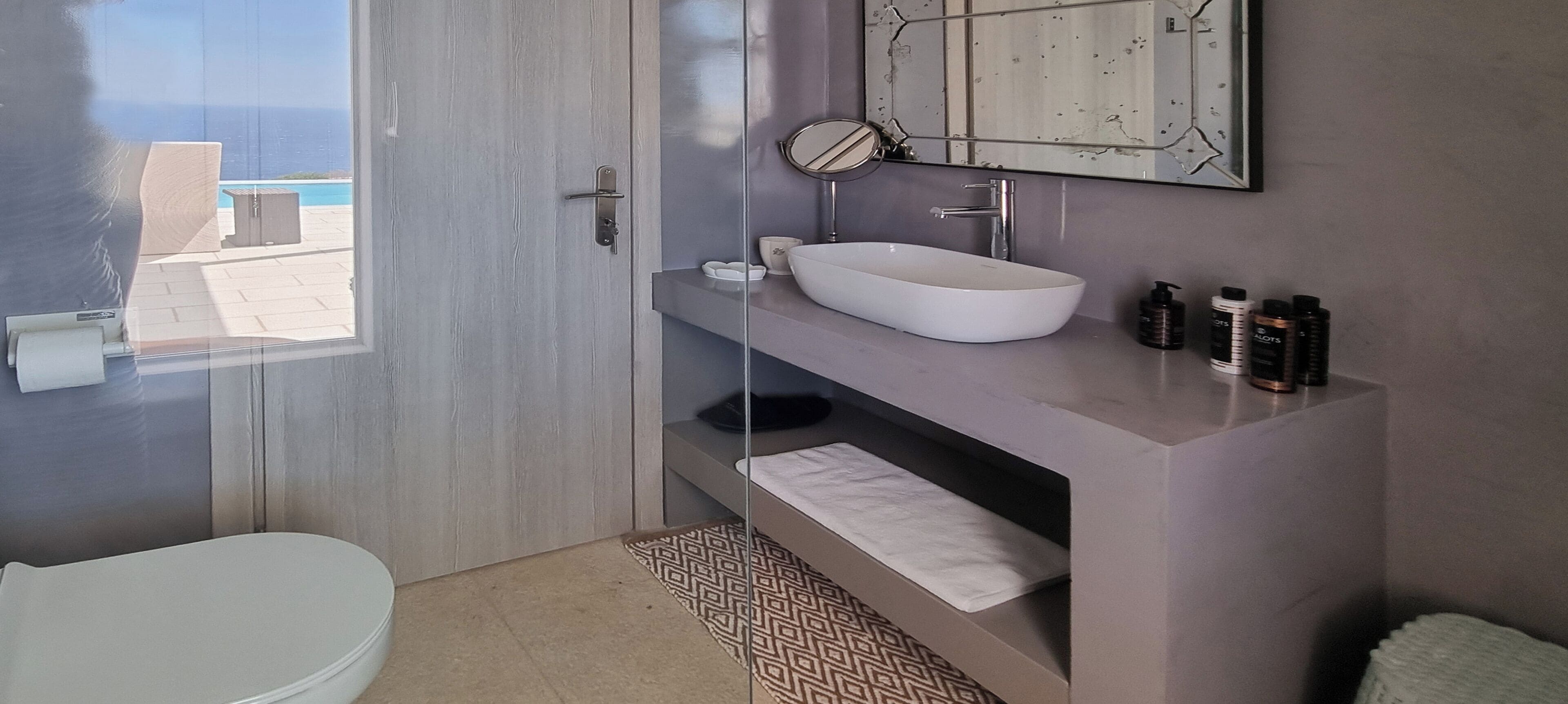 Villa de lujo, 6 habitaciones, vista al mar | Baño | Amenidades de baño gratuitas, toallas, jabón, shampoo 