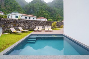 Pool - Vrbo Property (Seixal)