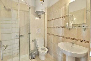Bathroom - Panthea Studios by Greek Pride (Skala Fourkas)
