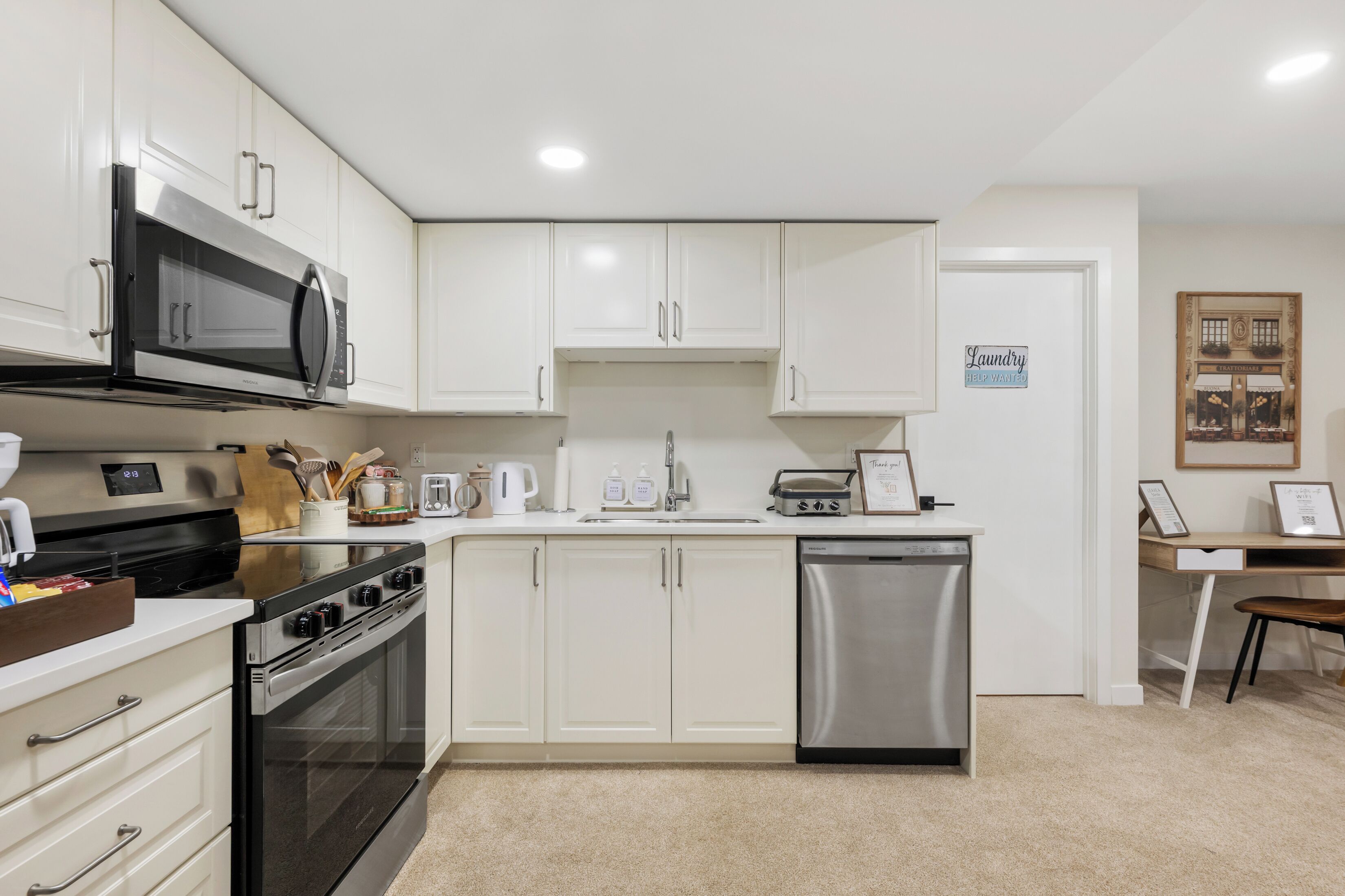 Coffee/tea maker, fridge, microwave, oven