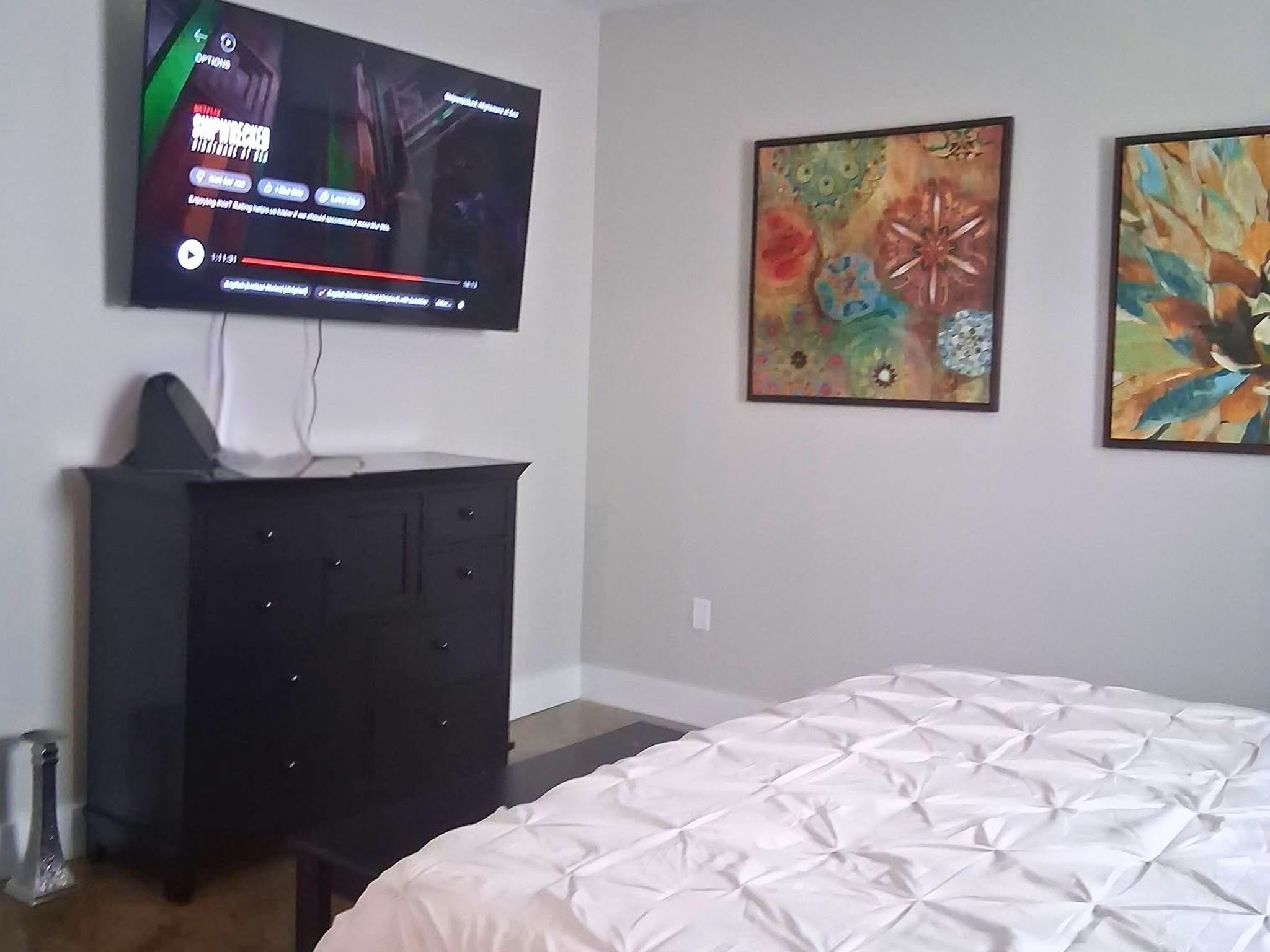 3 bedrooms, WiFi (free), bed sheets