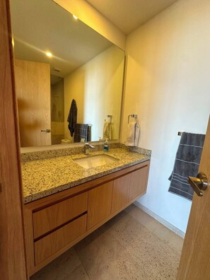 Shower, hair dryer, towels, soap - Bright 2-bedroom apartment with AC in peaceful B.C.S (B.C.S.)