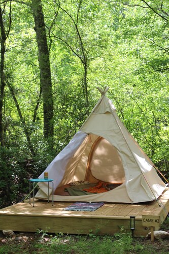 Beautiful tiny home and glamping retreat in Franklin perfect for nature lovers!