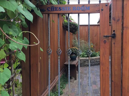 The Chessie Room - Historic Boutique Stay at Heritage Station