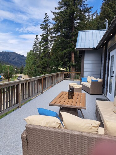 Fantastic 5-bedroom house in lovely Bralorne BC.