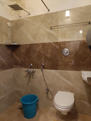 Ducha, toallas, jabón, shampoo
