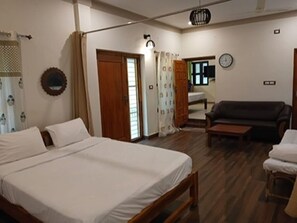 Superior House, Mountain View | Desk, soundproofing, free WiFi - Sonagiri Serene Homestay (Tiruvannamalai)