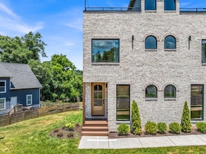 Exterior - Rooftop Oasis | Hot Tub + Game Room (Knoxville)