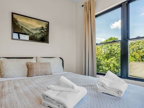 Room - Rooftop Oasis | Hot Tub + Game Room (Knoxville)