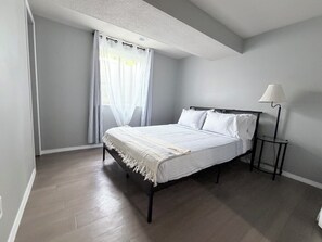 Iron/ironing board, free WiFi, bed sheets - Vrbo Property (Omaha)