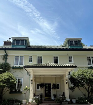 Exterior - The Belvedere Estate (Saugatuck)