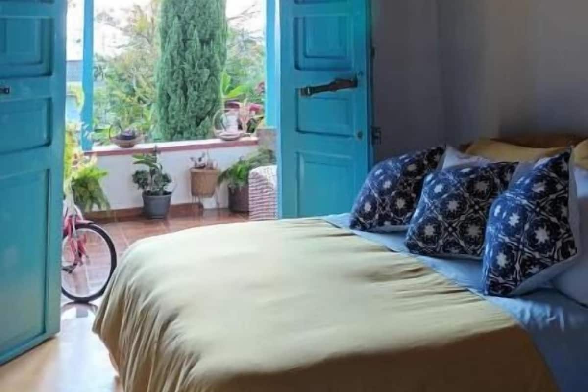 Deluxe Double Room, Hill View | WiFi (free)
