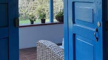 Chambre Double Confort, balcon, vue colline | Intérieur
