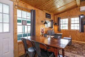 Dining - Historic Rockaway Beach Cottage 12 (Rockaway Beach)