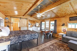 Iron/ironing board, travel cot, WiFi, bed sheets - Historic Rockaway Beach Cottage 12 (Rockaway Beach)
