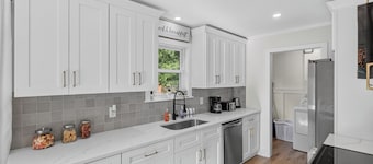 Twin Lake Retreat - Near Downtown Summerville