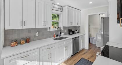 Twin Lake Retreat - Near Downtown Summerville