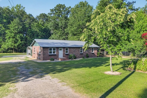 Twin Lake Retreat - Near Downtown Summerville