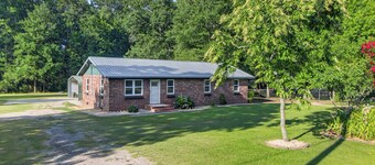 Twin Lake Retreat - Near Downtown Summerville