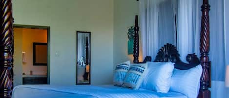 Luxury Villa | In-room safe, blackout drapes, iron/ironing board, WiFi (free)