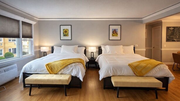 Ferros/tábuas de passar roupa, berço de viagem, Wi-Fi, roupa de cama